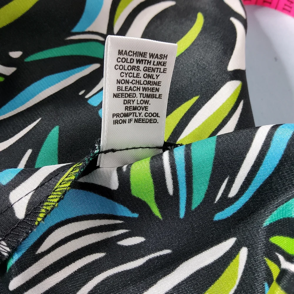 Cato Leaf-Print Flutter Sleeve Top in Teal, Lime & Black 14/16W - Picture 6 of 6